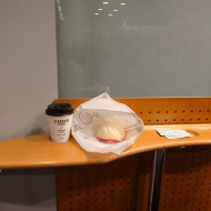 ファミマのブレンドコーヒーと肉まん😊