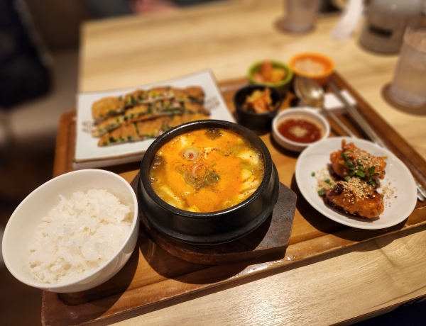 チゲ料理&amp;韓国鉄板　HIRAKUに行ってきました😋