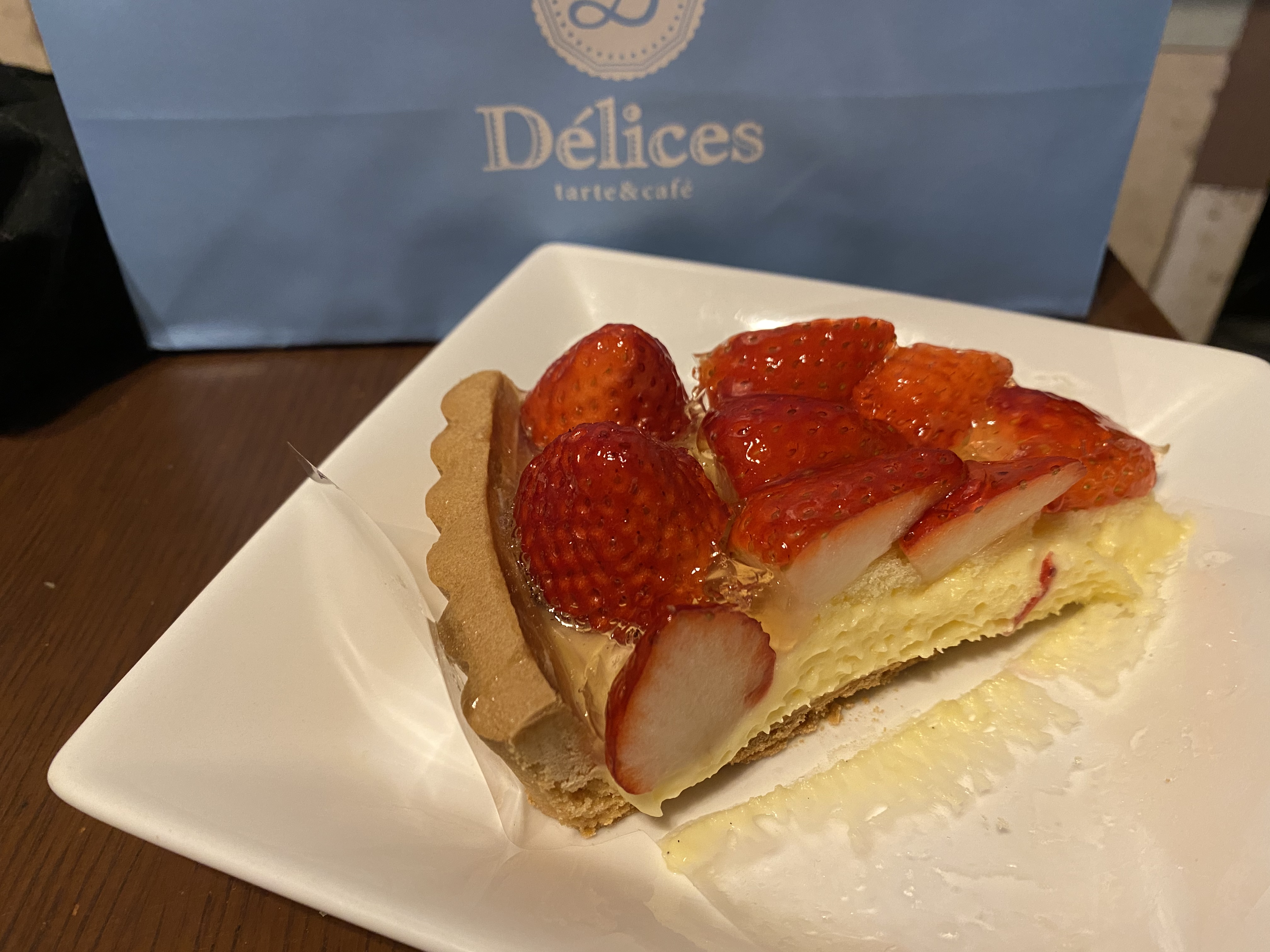 目も舌も楽しませてくれるタルト専門店のいちごタルト