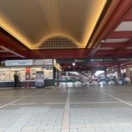 和装な外観の太宰府駅