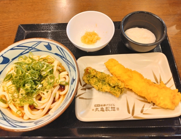 コシのあるうどんを食す丸亀製麺　大野城店