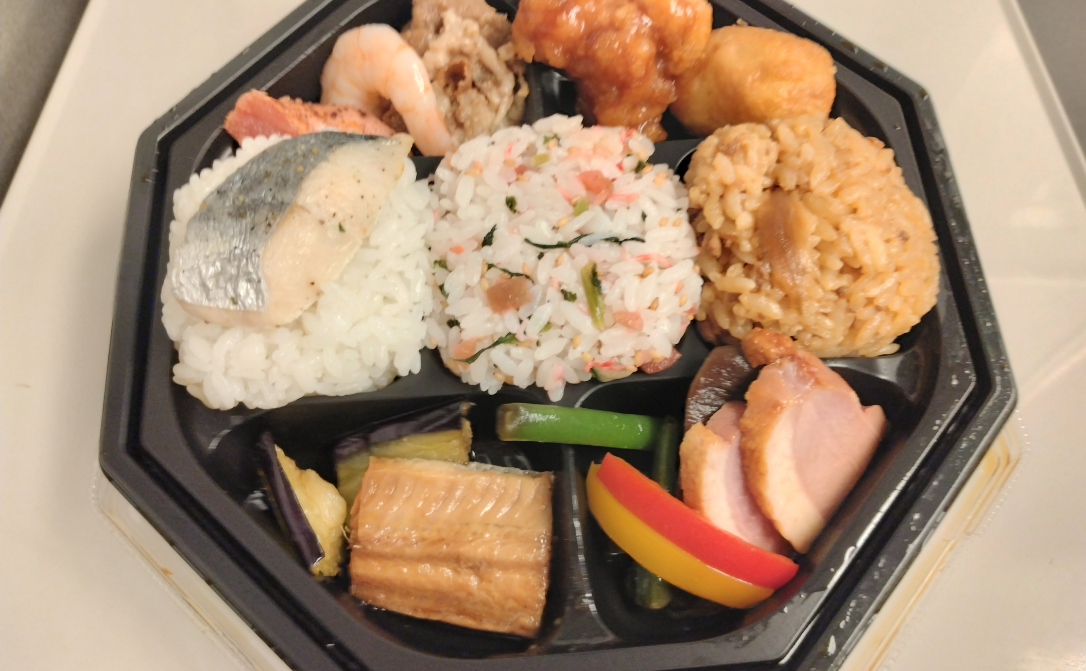 野の葡萄　博多菜彩DELI体に優しい地元の食材で作ってあるお弁当等が美味しい！新幹線博多駅改札内2階