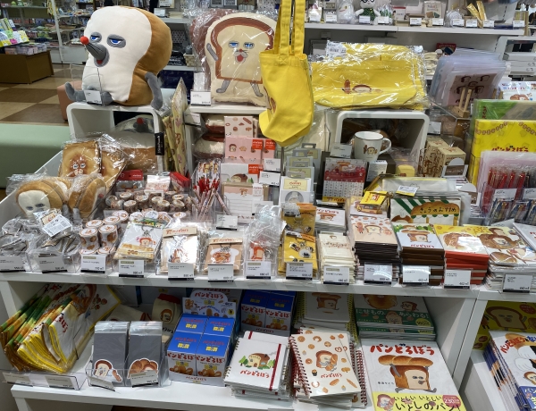 丸善の特設パンどろぼうスペースが可愛い！